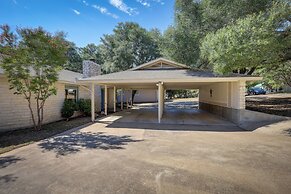 Deck + Cliffside Belton Lake Views: Temple Retreat