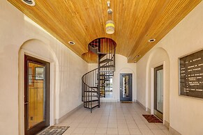 Renovated San Marcos Vacation Rental w/ Balcony!