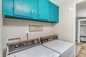 Hampstead Getaway - 5 Miles to Beaches!