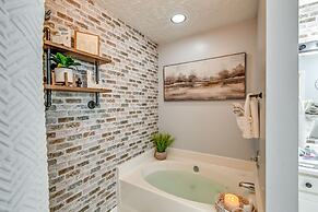 Roomy Fayetteville Home Rental w/ Screened Porch!