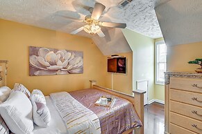 Roomy Fayetteville Home Rental w/ Screened Porch!