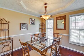 Roomy Fayetteville Home Rental w/ Screened Porch!