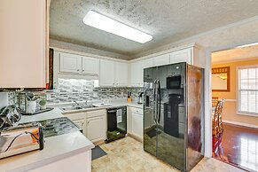 Roomy Fayetteville Home Rental w/ Screened Porch!