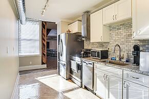 Walk to Dtwn & Waterfront: Roomy Troy Apt