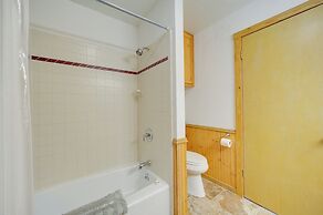 Fredericksburg Retreat w/ Private Hot Tub & Patio!