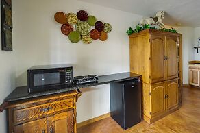 Fredericksburg Retreat w/ Private Hot Tub & Patio!