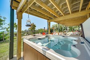 Fredericksburg Retreat w/ Private Hot Tub & Patio!