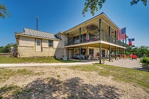 Fredericksburg Retreat w/ Private Hot Tub & Patio!