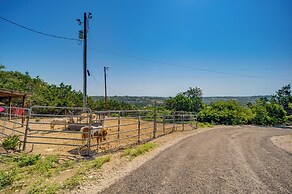 Fredericksburg Retreat w/ Private Hot Tub & Patio!