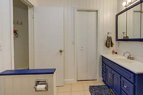 Dock + Screened Porch: Lake of the Ozarks Getaway!