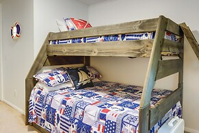 Dock + Screened Porch: Lake of the Ozarks Getaway!