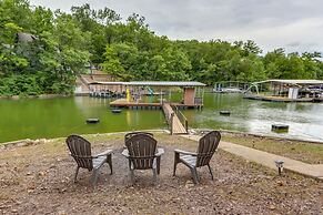 Dock + Screened Porch: Lake of the Ozarks Getaway!