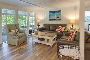 Dock + Screened Porch: Lake of the Ozarks Getaway!