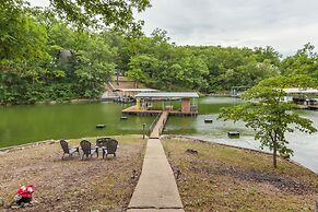 Dock + Screened Porch: Lake of the Ozarks Getaway!