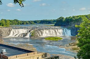 Contemporary Cohoes Retreat w/ Electric Fireplace!
