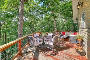 Secluded Ozark Mtn Cottage w/ Wraparound Deck