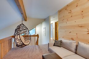 Pocono Lake Retreat w/ Fire Pit: Near Beach!