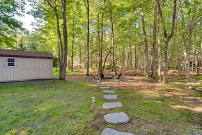Pocono Lake Retreat w/ Fire Pit: Near Beach!