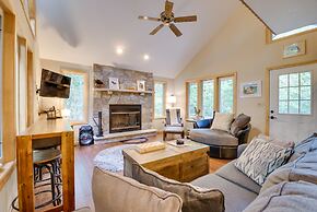 Pocono Lake Retreat w/ Fire Pit: Near Beach!