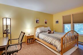 Pocono Lake Retreat w/ Fire Pit: Near Beach!