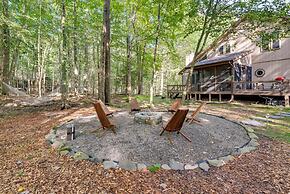 Pocono Lake Retreat w/ Fire Pit: Near Beach!