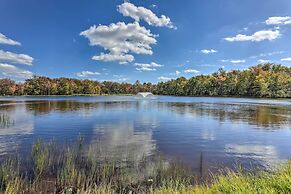 Pocono Lake Retreat w/ Fire Pit: Near Beach!