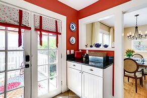 Charming St Petersburg Bungalow 2 Mi to Downtown!