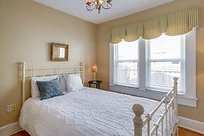 Charming St Petersburg Bungalow 2 Mi to Downtown!