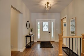 Kayaks & Dock: Lakefront Retreat in Alexandria