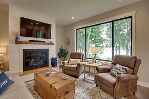 Kayaks & Dock: Lakefront Retreat in Alexandria