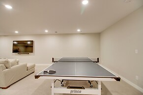 Kayaks & Dock: Lakefront Retreat in Alexandria