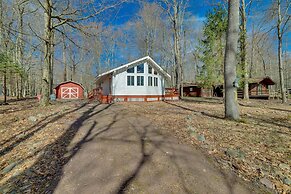 Cozy Pocono Lake Cottage w/ Fire Pit + Ping Pong!