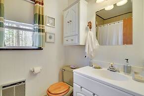 Cozy Pocono Lake Cottage w/ Fire Pit + Ping Pong!