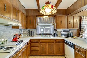 Cozy Pocono Lake Cottage w/ Fire Pit + Ping Pong!