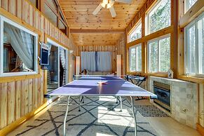 Cozy Pocono Lake Cottage w/ Fire Pit + Ping Pong!