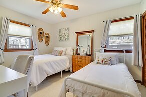 Cozy Pocono Lake Cottage w/ Fire Pit + Ping Pong!