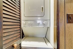 Cozy Pocono Lake Cottage w/ Fire Pit + Ping Pong!