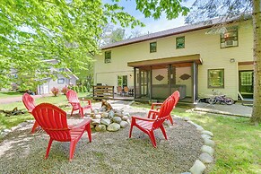 Private Hot Tub & Fire Pit: Pocono Lake House!