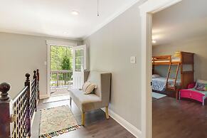 Private Hot Tub & Fire Pit: Pocono Lake House!