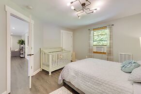 Private Hot Tub & Fire Pit: Pocono Lake House!