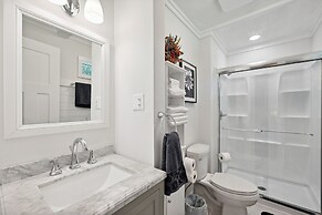 Greensboro Golf Getaway - 9 Mi to Downtown!