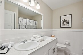Greensboro Golf Getaway - 9 Mi to Downtown!
