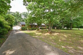 Greensboro Golf Getaway - 9 Mi to Downtown!