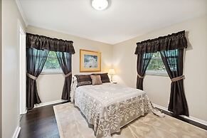 Greensboro Golf Getaway - 9 Mi to Downtown!