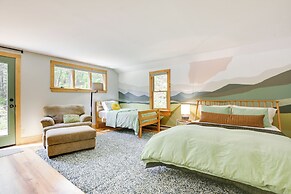 Gorgeous Sunday River Cabin w/ Saltwater Hot Tub!
