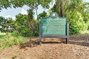 Charming Dtwn Retreat: 1 Mi to Ocean Springs Beach