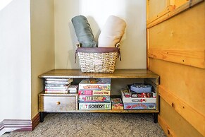 Ski-in/ski-out Brian Head Condo w/ Hot Tub!