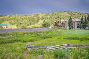 Ski-in/ski-out Brian Head Condo w/ Hot Tub!