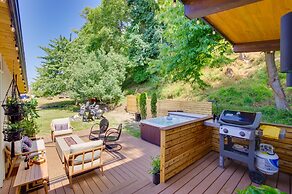 Whidbey Island Oasis: Walk to Beach, Hot Tub, View