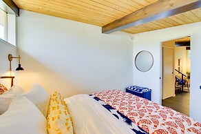 Whidbey Island Oasis: Walk to Beach, Hot Tub, View